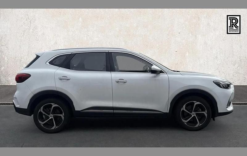 Używany MG HS SE 159 KM (116 kW) 2024 Biały SUV