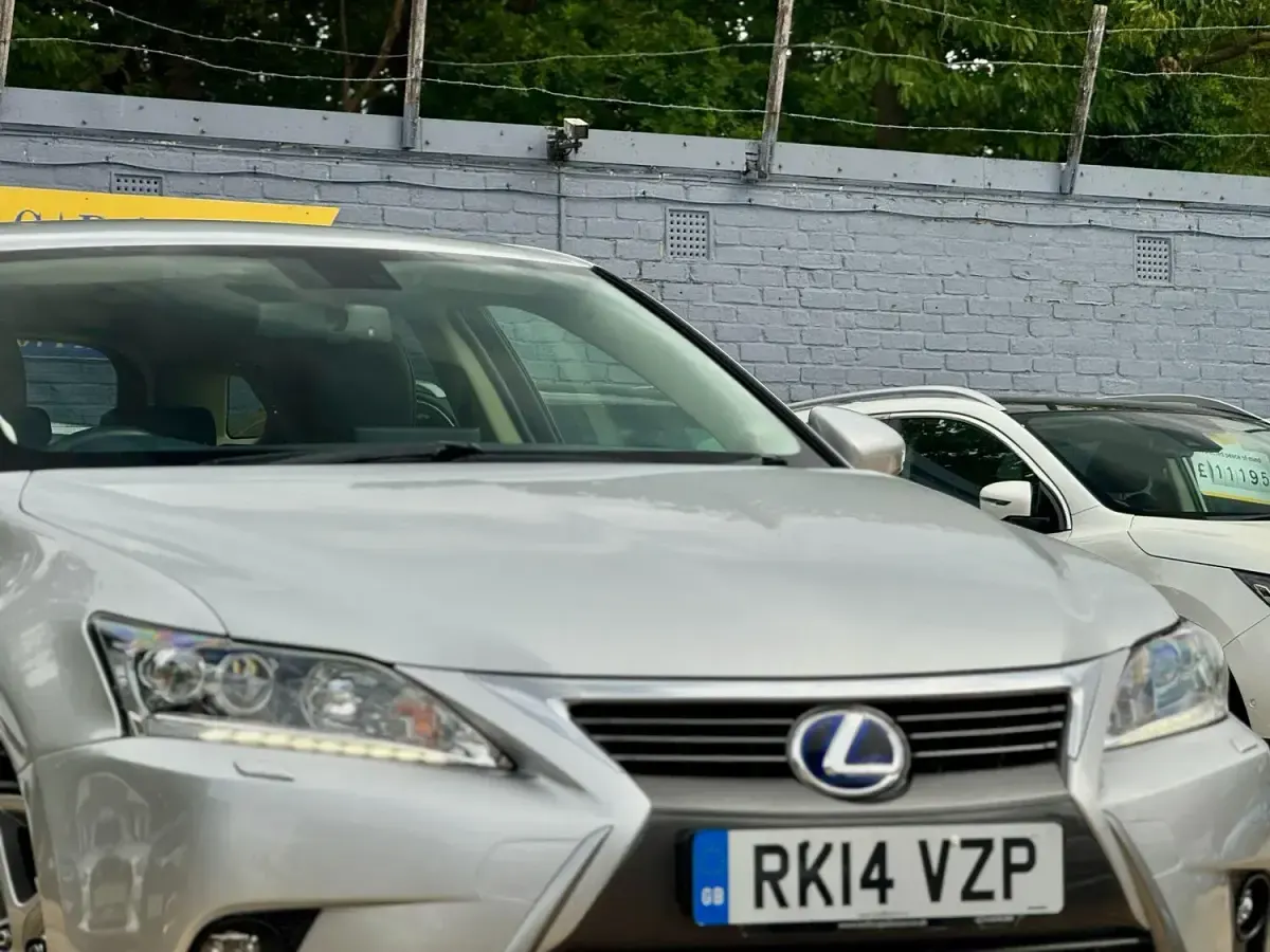 Used Lexus CT200h 134 HP (98 kW) 2014 Silver Hatchback