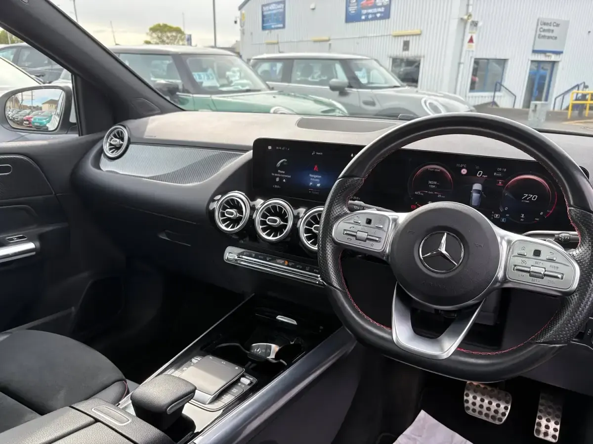 Begagnad Mercedes B220 AMG Line Premium Plus 2020 Vit Minibuss