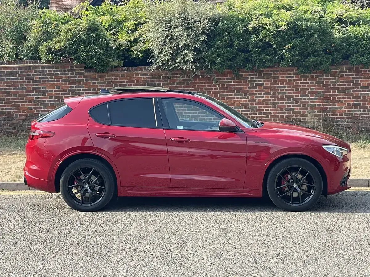 Used Alfa Romeo Stelvio Veloce 276 HP (202 kW) 2021 Red SUV