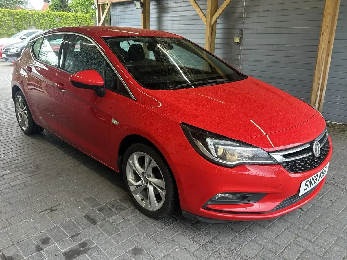 Used Vauxhall Astra SRi 148 HP (108 kW) 2018 Red Hatchback