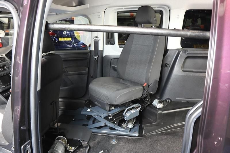 Used VW Caddy Life 102 HP (75 kW) 2020 Mauve MPV