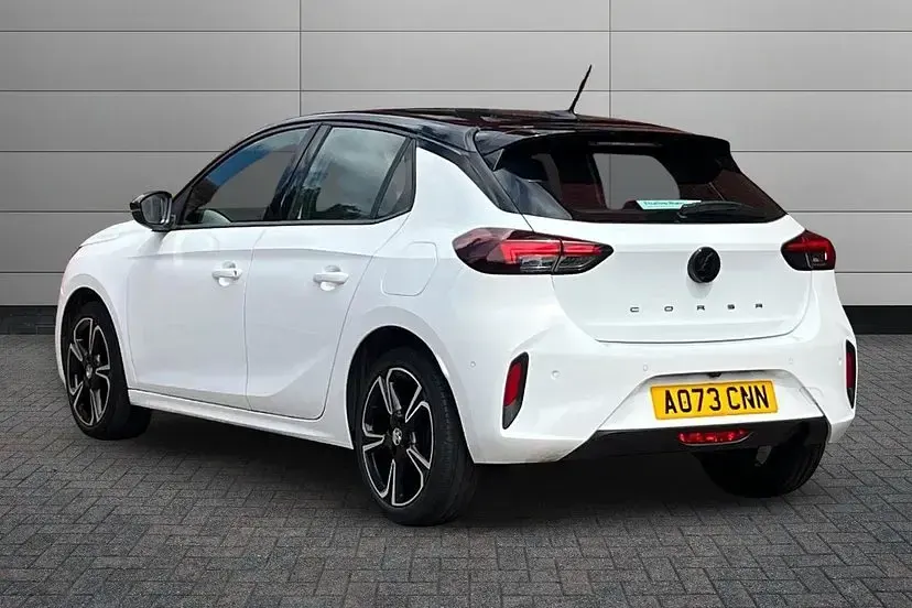 Used Vauxhall Corsa 75 HP (55 kW) 2023 White Hatchback