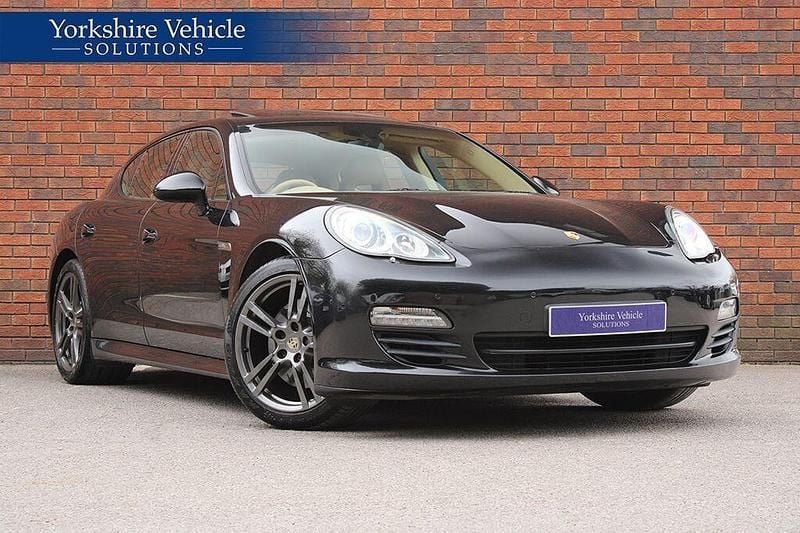 Used Porsche Panamera 250 HP (183 kW) 2012 Black Hatchback
