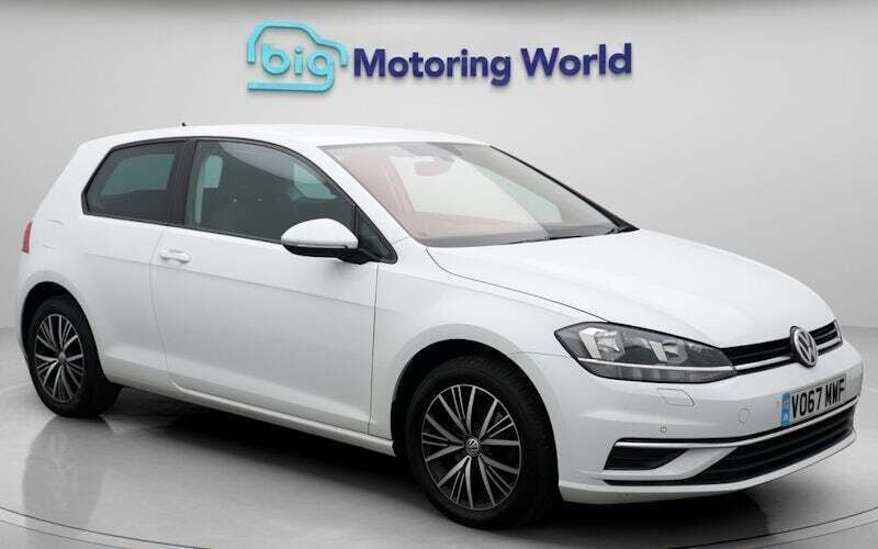 Used 2019 VW Golf VII SE Hatchback | £11,800 (Good price) - Image 1/4