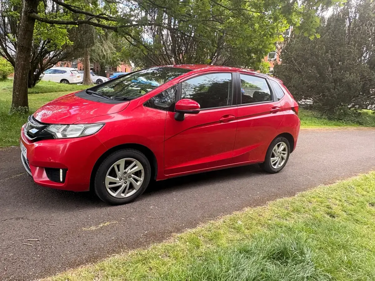 Used Honda Jazz SE 102 HP (75 kW) 2016 Red Hatchback