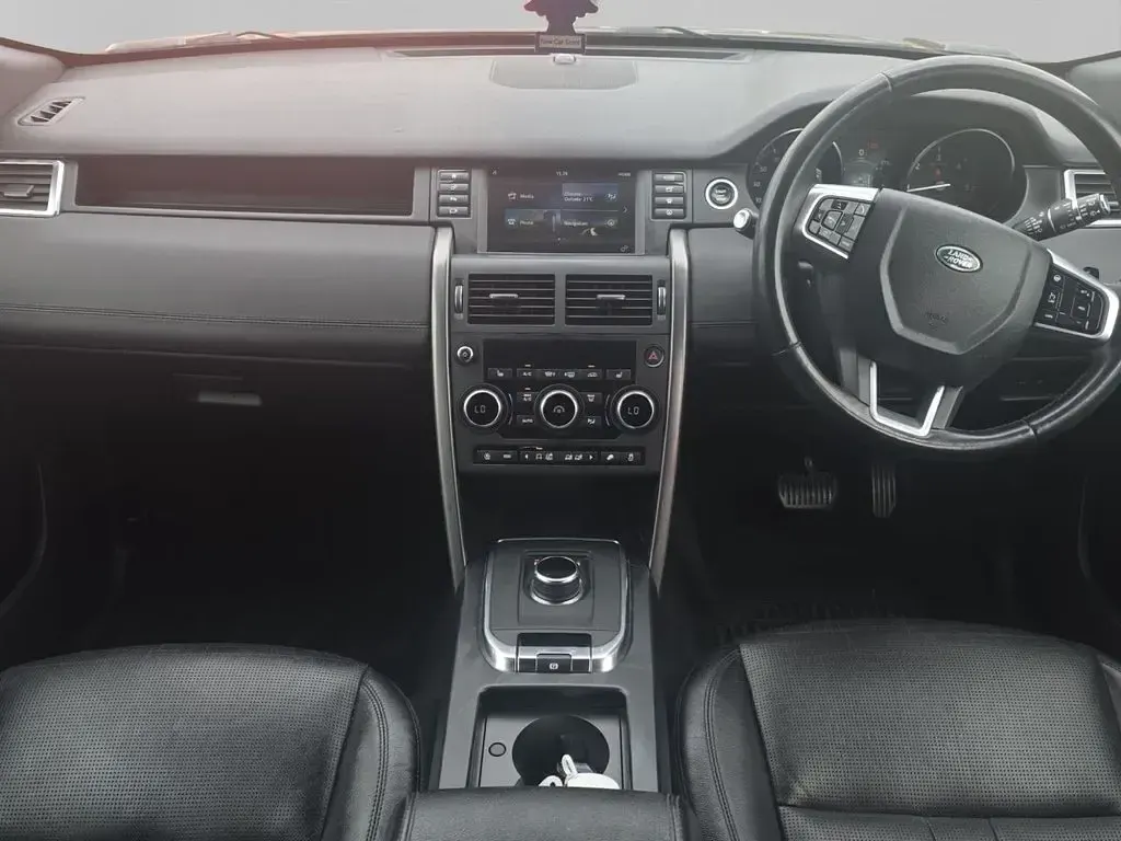 Used Land Rover Discovery 5 Landmark 180 HP (132 kW) 2018 Black SUV