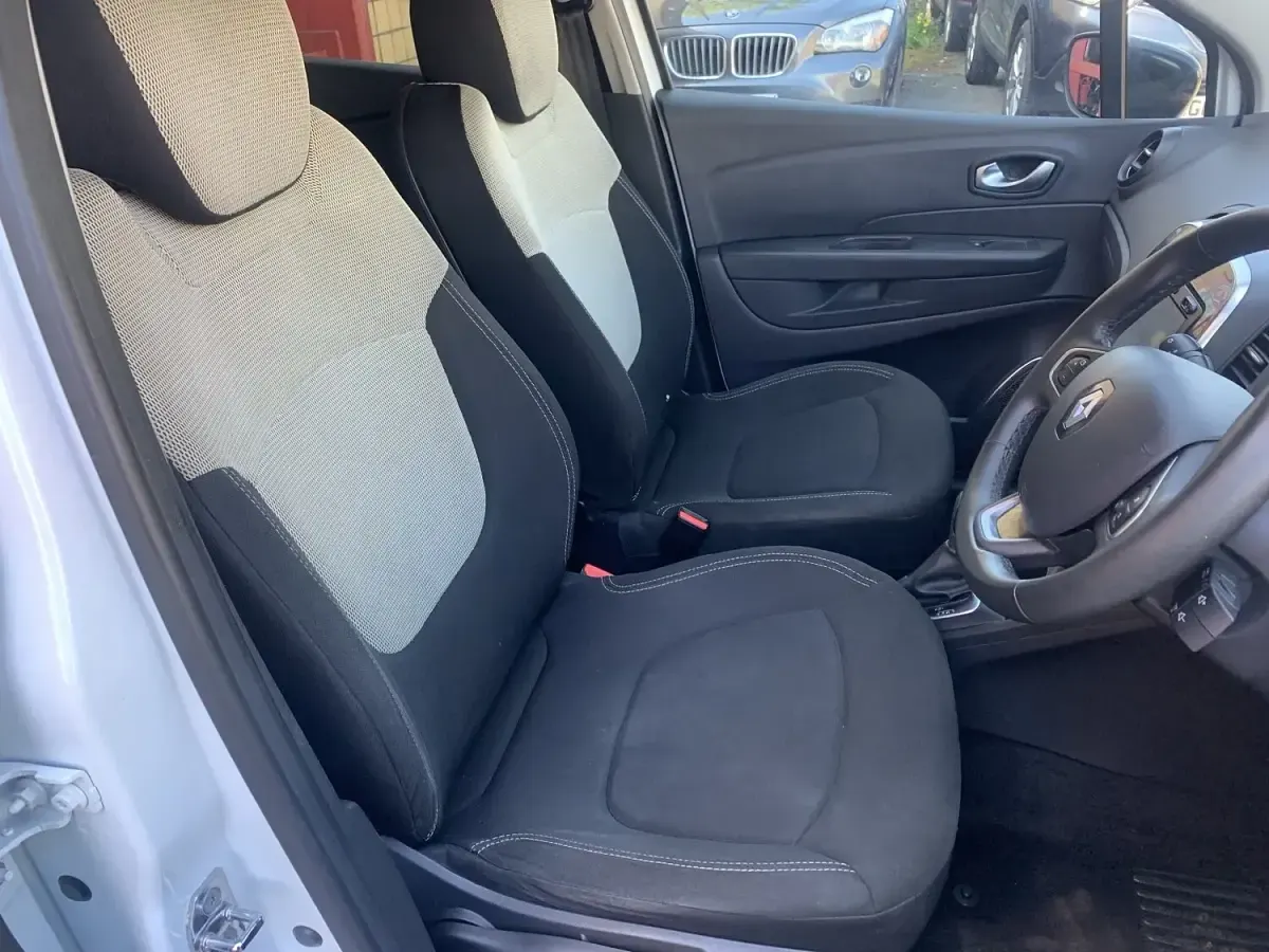 Used Renault Captur Iconic 90 HP (66 kW) 2018 White SUV