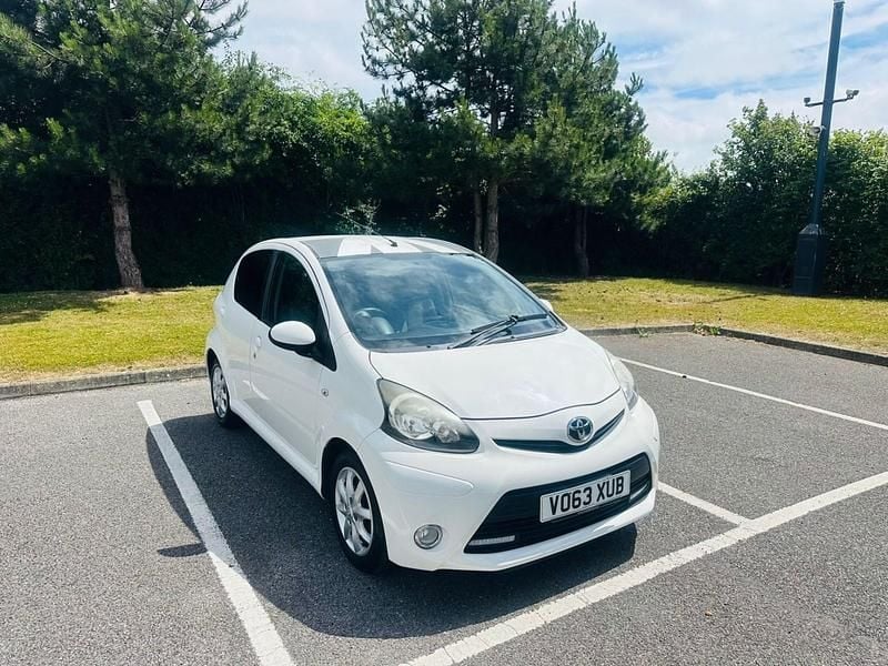 White Used 2013 Toyota Aygo Hatchback | £4,295 (Fair price) - Image 1/4