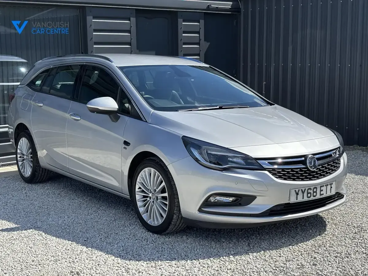 Używany Vauxhall Astra Elite 136 KM (100 kW) 2019 Srebrny Kombi