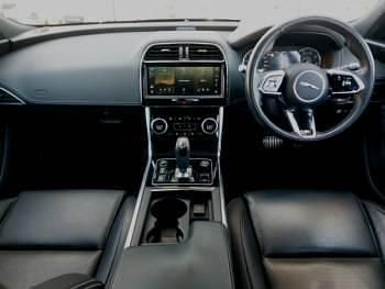 Usado Jaguar XE R-Dynamic 250 HP (183 kW) 2020 Cinzento Sedan