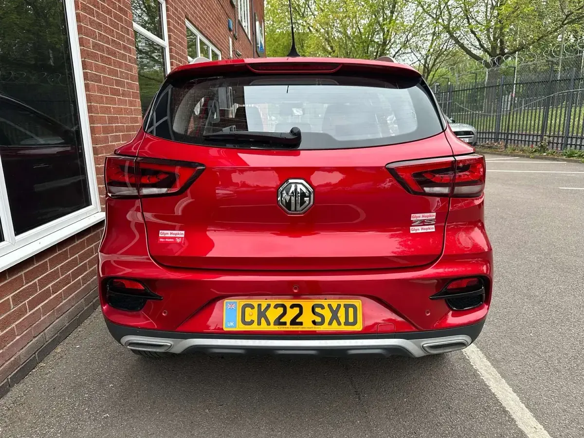 Käytetty MG ZS Excite 106 HP (77 kW) 2022 Punainen Katumaasturi