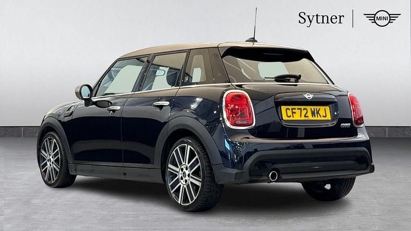 Używany Mini Cooper Exclusive 134 KM (98 kW) 2023 Czarny Hatchback