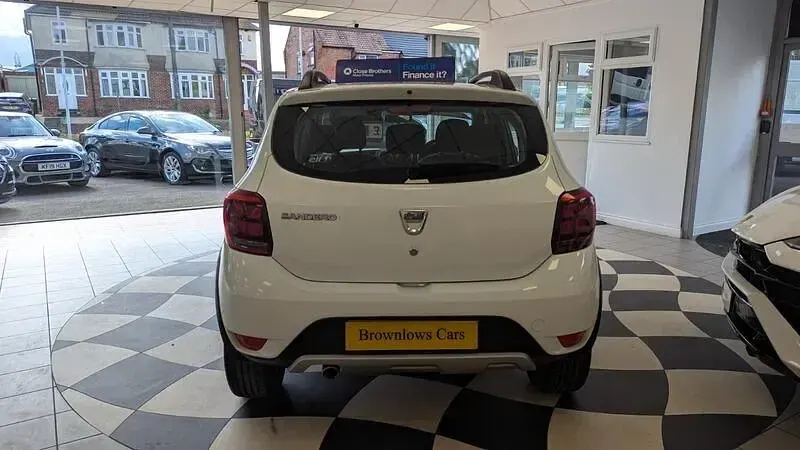 Used Dacia Sandero Stepway Ambiance 2017 White Hatchback
