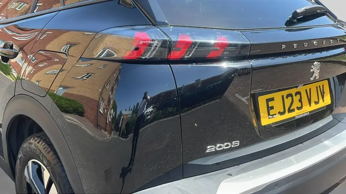 Used Peugeot 2008 Allure+ 129 HP (94 kW) 2023 Black SUV