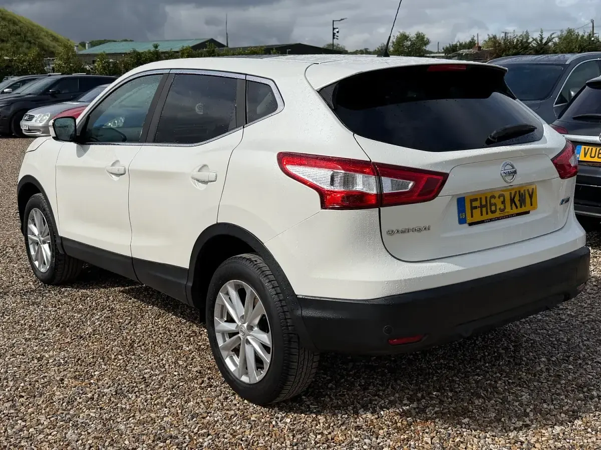 Used Nissan Qashqai Acenta Premium 110 HP (80 kW) 2014 White SUV