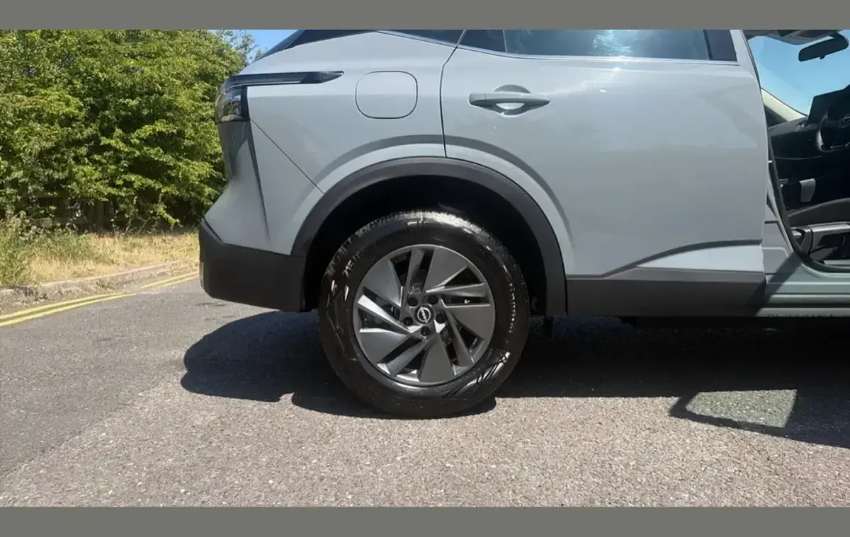 New Nissan Qashqai Acenta Premium 187 HP (137 kW) 2026 Grey SUV