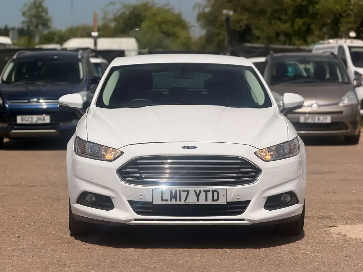 Used Ford Mondeo Style 120 HP (88 kW) 2017 White Hatchback