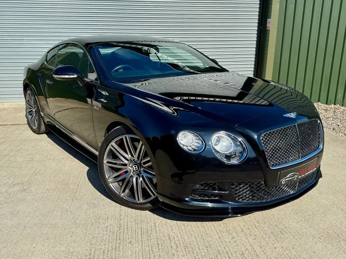 Begagnad Bentley Continental 630 HK (463 kW) 2014 Svart Sedan