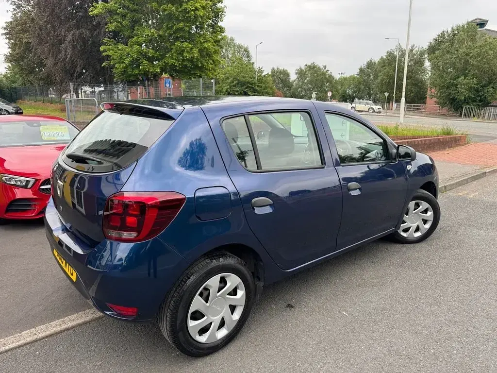 Used Dacia Sandero Essentiel 90 HP (66 kW) 2018 Blue Hatchback