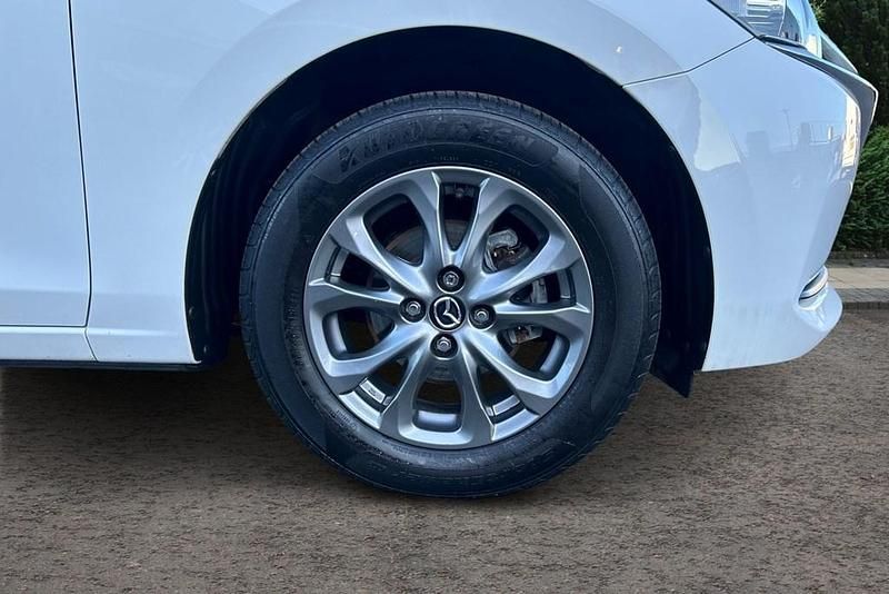 Usado Mazda 2 75 HP (55 kW) 2022 Branco Citadino