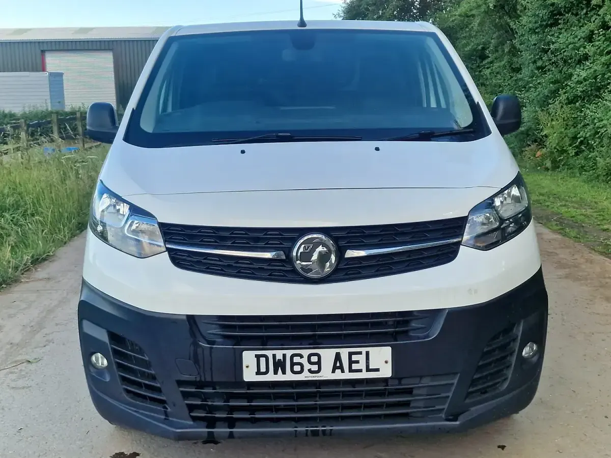 Used Vauxhall Vivaro 100 HP (73 kW) 2020 White MPV