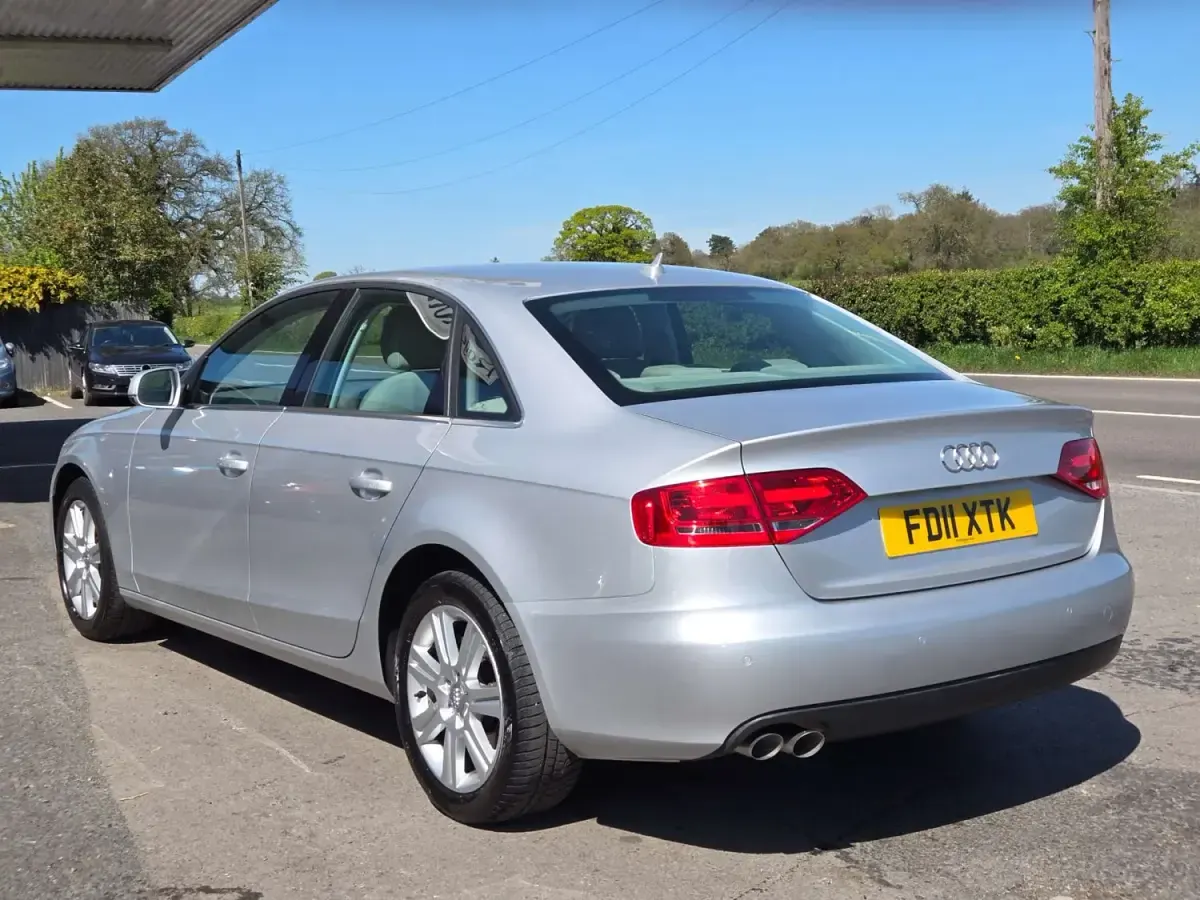 Używany Audi A4 Advanced 170 KM (125 kW) 2011 Srebrny Sedan/Limuzyna