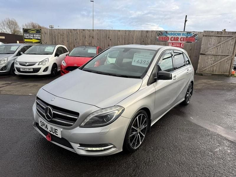 Usado Mercedes B200 136 HP (100 kW) 2014 Prateado Monovolume