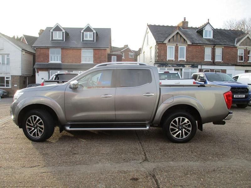 Used Nissan Navara Tekna 190 HP (139 kW) 2017 Grey Pickup