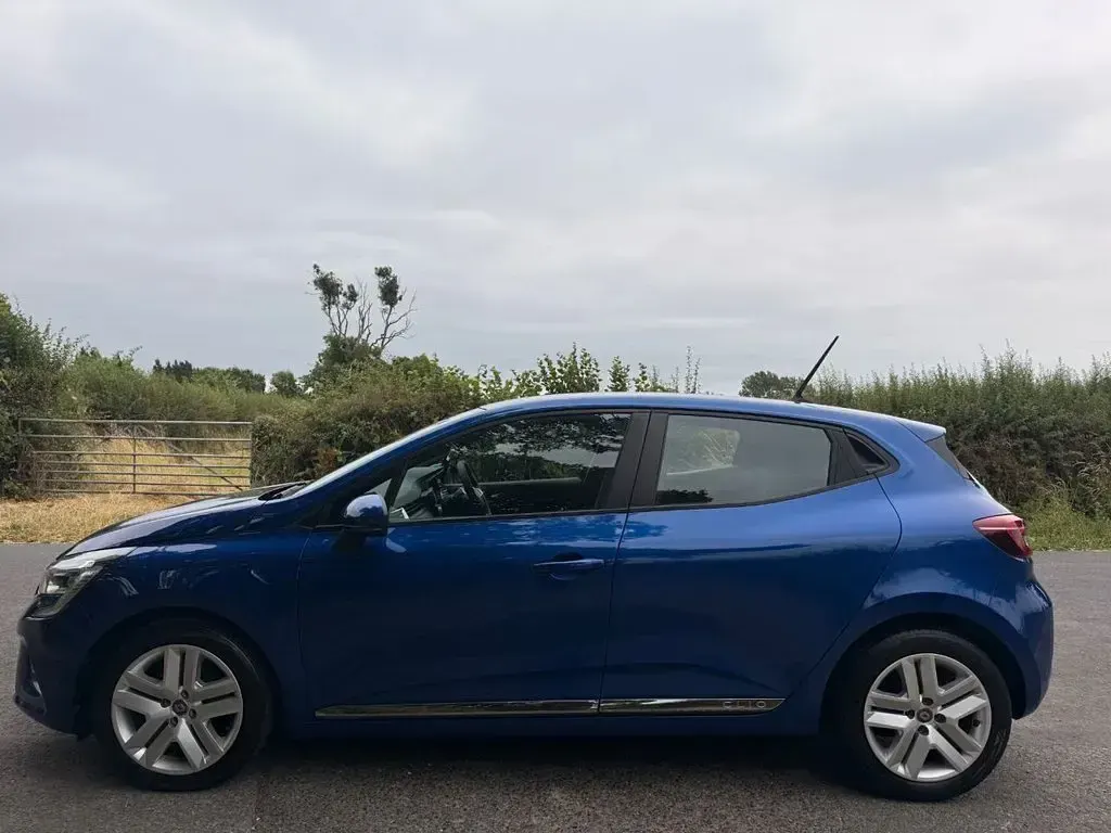 Used Renault Clio Play 100 HP (73 kW) 2020 Blue Hatchback