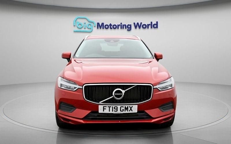 Used Volvo XC60 Momentum 250 HP (183 kW) 2019 Red SUV