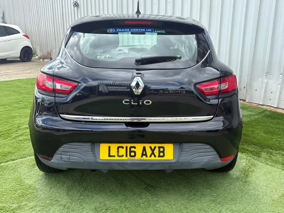 Used Renault Clio IV Play 75 HP (55 kW) 2016 Black Hatchback