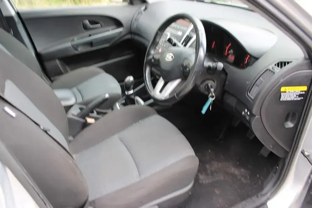 Used Kia Ceed 2010 Silver Hatchback