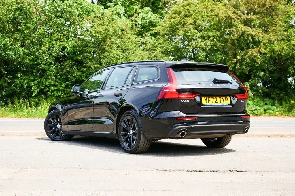 Used Volvo V60 Momentum 163 HP (119 kW) 2022 Black Estate