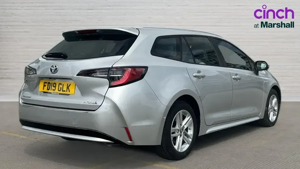 Used Toyota Corolla 122 HP (89 kW) 2019 Tyrol silver Estate