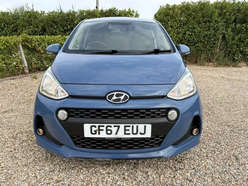 Used Hyundai i10 Premium 66 HP (48 kW) 2017 Blue Hatchback