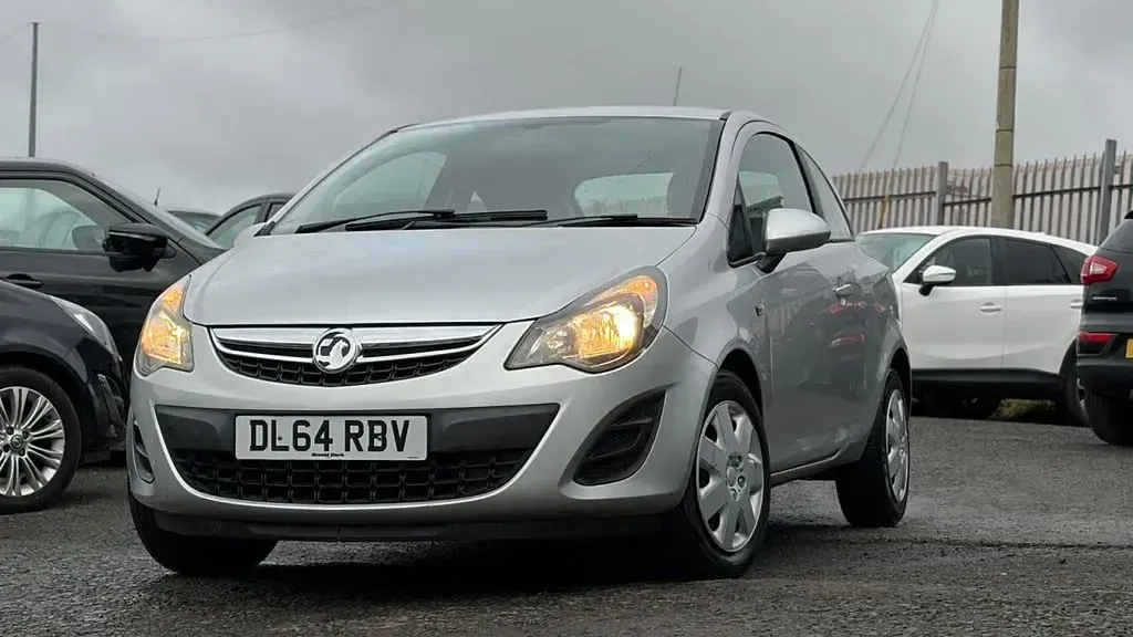 Used Vauxhall Corsa Design Edition 85 HP (62 kW) 2015 Silver Hatchback