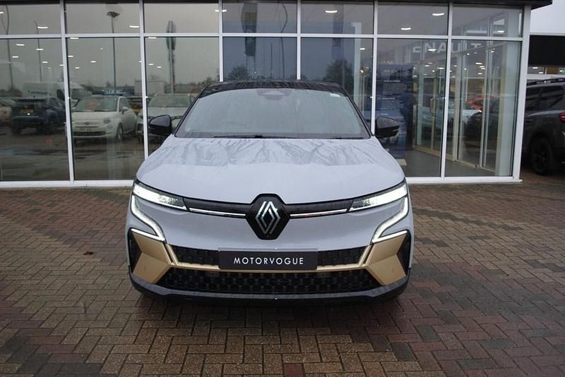 Used Renault Megane E-Tech Iconic 160 kW (218 HP) 2023 Grey/black Hatchback