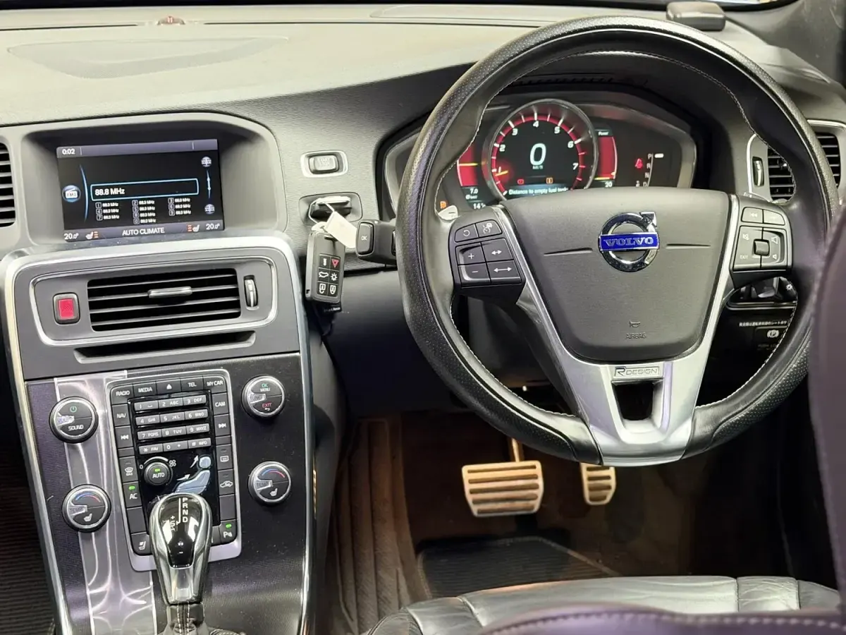Used Volvo V60 R-Design 2026 Blue Estate