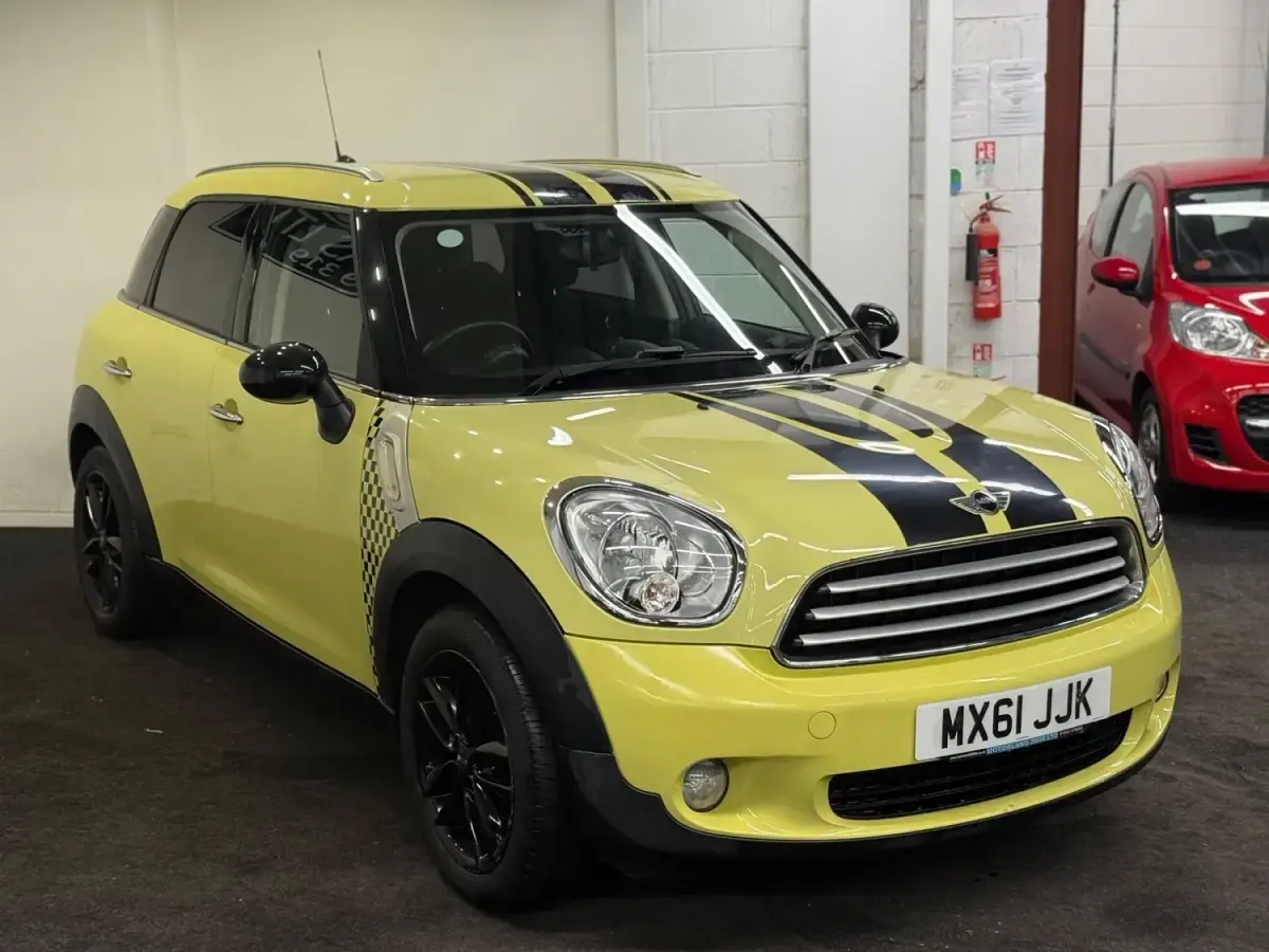 Usado Mini Cooper D 2011 Amarillo Utilitario