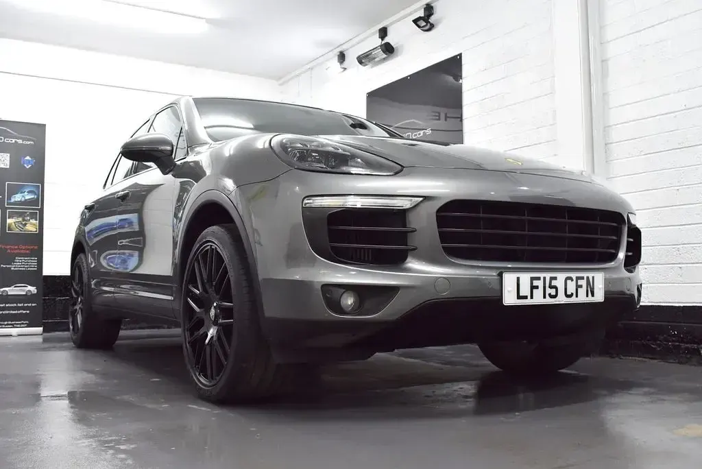 Used Porsche Cayenne 262 HP (192 kW) 2015 Grey SUV