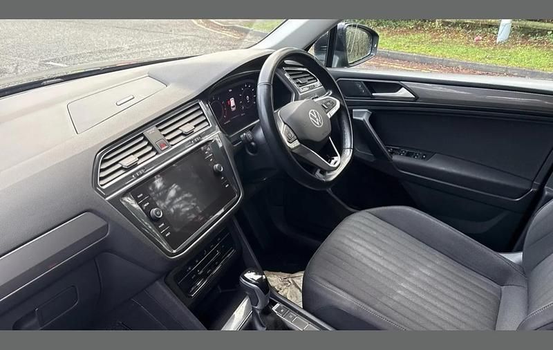 Used VW Tiguan Allspace Life 150 HP (110 kW) 2022 Black SUV