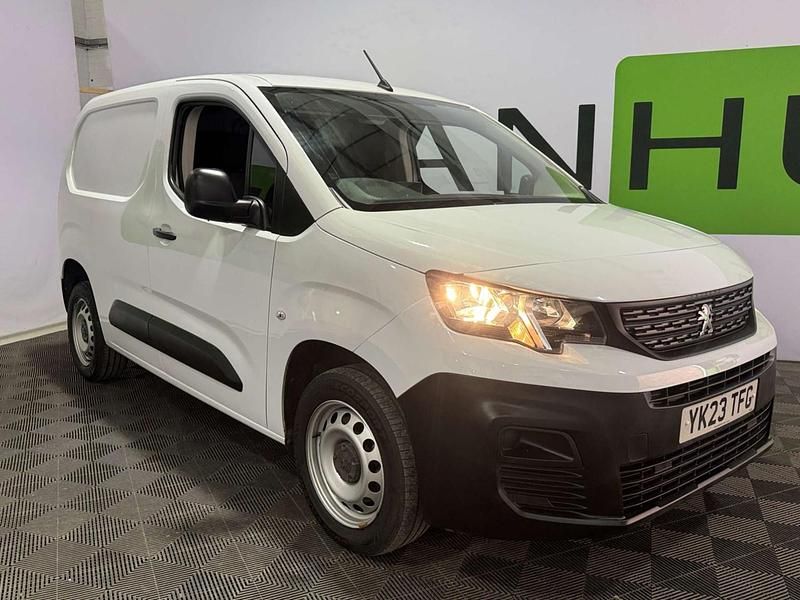 Used Peugeot Partner Premium 131 HP (96 kW) 2023 White MPV