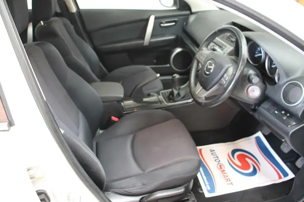 Used Mazda 6 147 HP (108 kW) 2009 White Hatchback