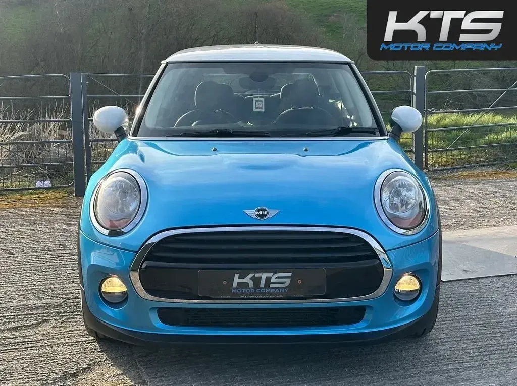 Usado Mini Cooper Hatch 136 HP (100 kW) 2017 Azul Citadino