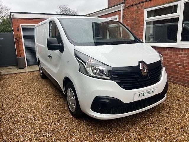White Used 2016 Renault Trafic Business MPV | £5,995 (Super price) - Image 1/4