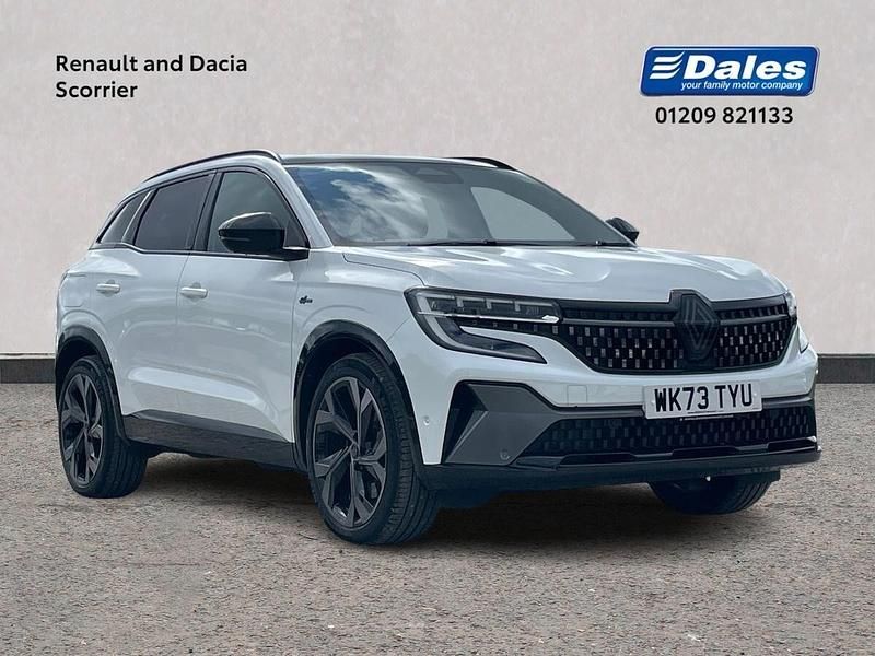 Pearl arctic white Used 2023 Renault Austral Iconic Esprit Alpine SUV | £30,500 (Expensive) - Image 1/4