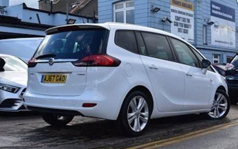 Used Vauxhall Zafira Tourer SRi 140 HP (102 kW) 2018 White MPV