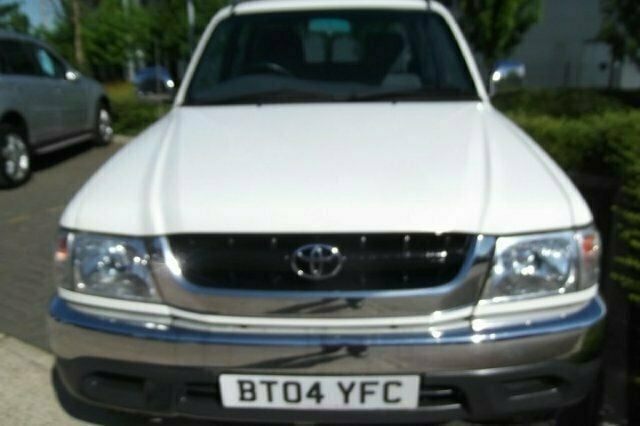 Used Toyota HiLux 102 HP (75 kW) 2004 Pickup