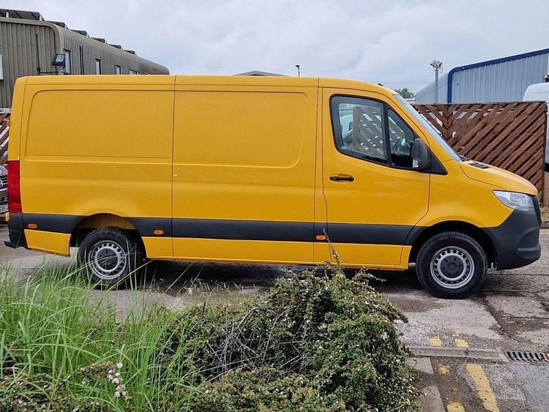 Used Mercedes Sprinter 143 HP (105 kW) 2018 Yellow Van